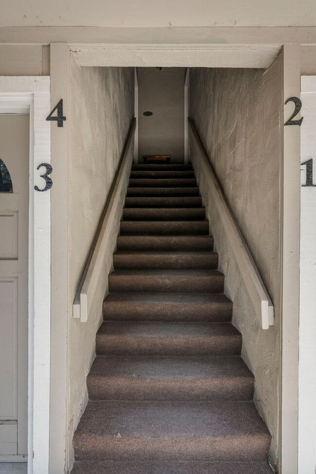 Building Photo - Incline Village: Condo - 2 Bedrooms, 1 Bathroom, Remodeled