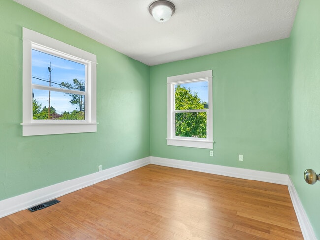 Building Photo - 9648 N Central St