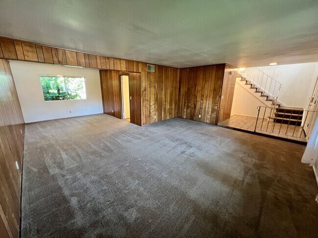 Building Photo - Spacious Home in Wonderful Davis Neighborhood!