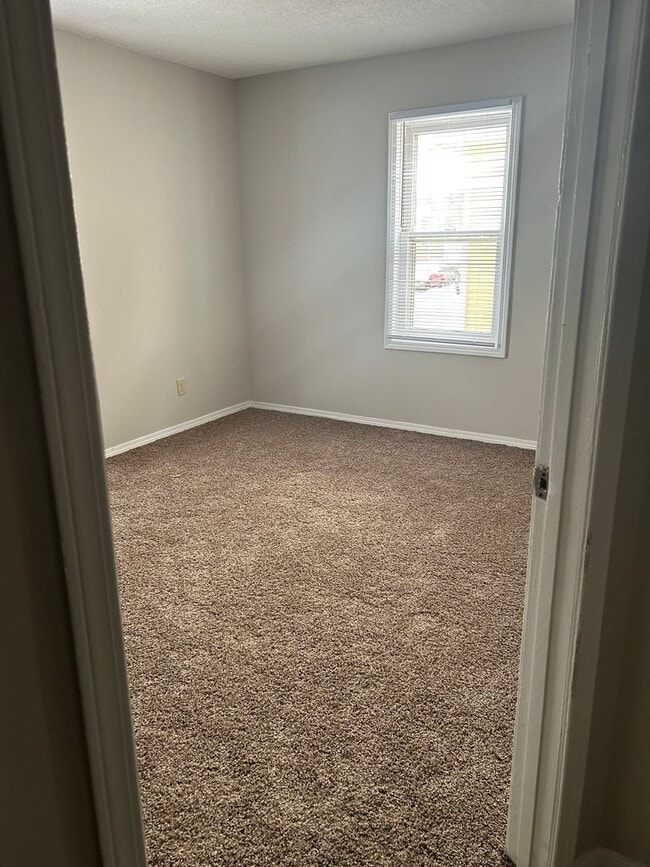 Building Photo - 2726 John St