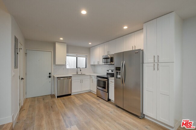 Building Photo - 4320 Finley Ave