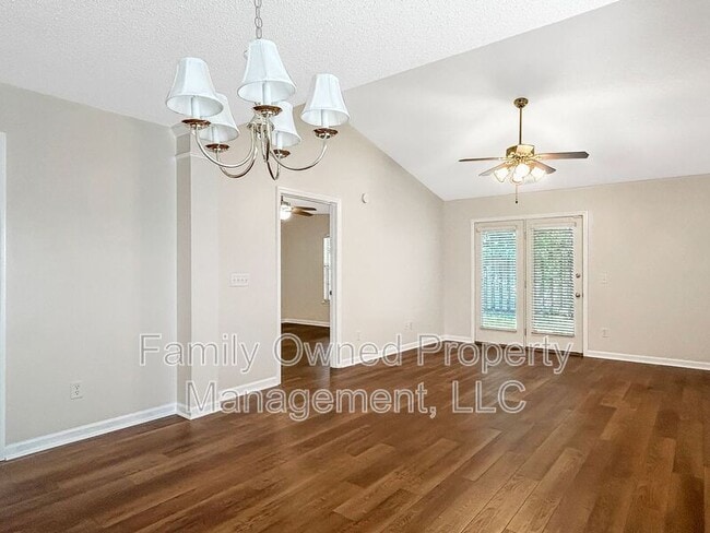 Building Photo - 112 Stewart Pl