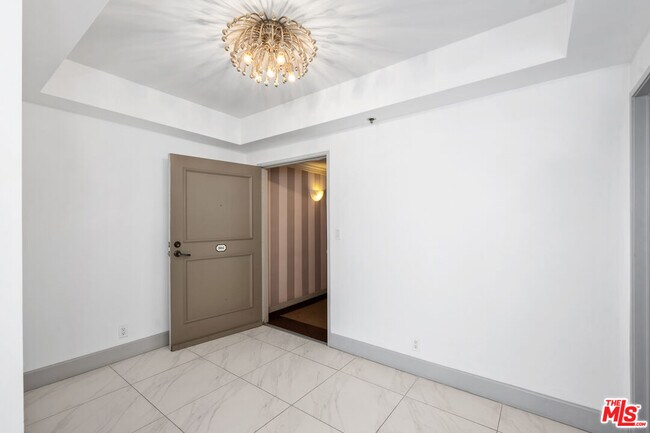 Building Photo - 10660 Wilshire Blvd