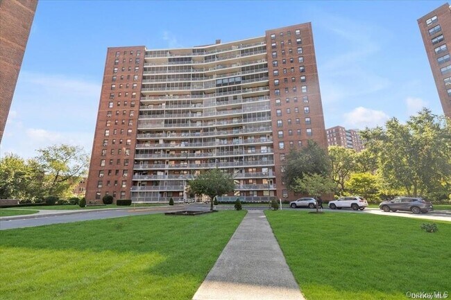 Building Photo - 61-45-61-98 98th St