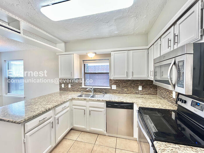 Building Photo - 1404 Ardmore Dr