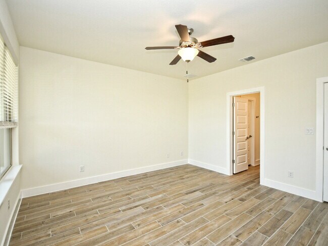 Building Photo - "Charming 3-Bed Condo Retreat with 2 Full Baths – 1475 Sq Ft of Comfort in Georgetown, TX!"