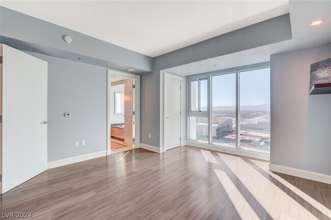 Building Photo - 2700 S Las Vegas Blvd