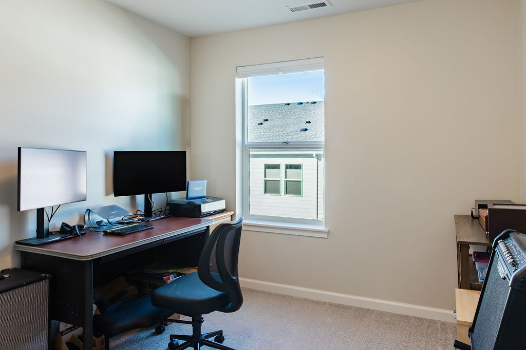 Building Photo - 18245 SW Aspen Butte Ln