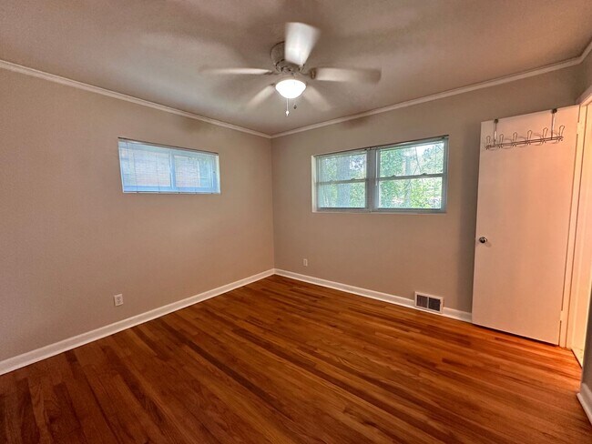 Building Photo - 3221 Foxhall Rd
