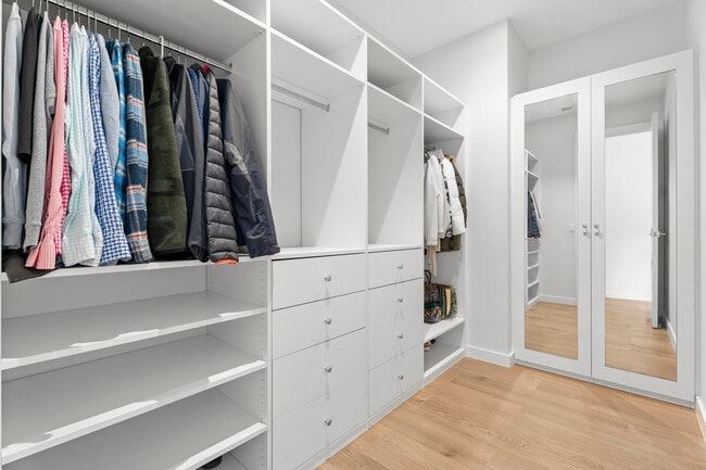 Building Photo - 3276 Day Ave