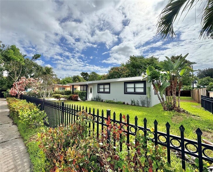 Building Photo - 1783 Lauderdale Manor Dr