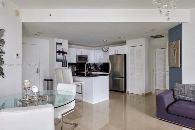 Building Photo - 300 S Biscayne Blvd