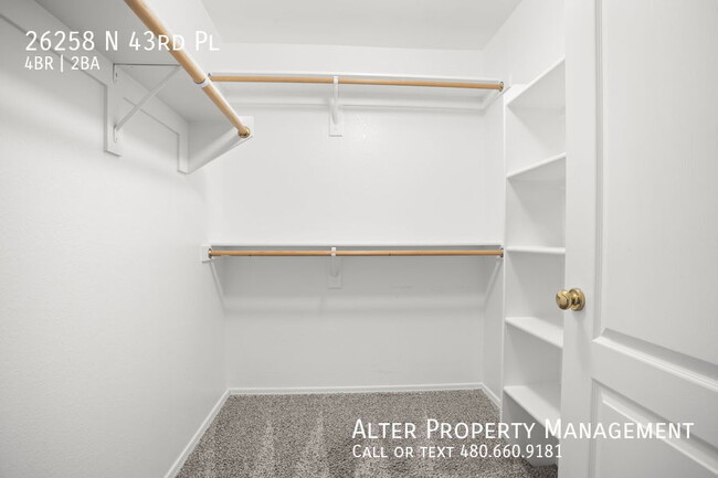 Building Photo - NEWER QUARTZ 4BR 2B