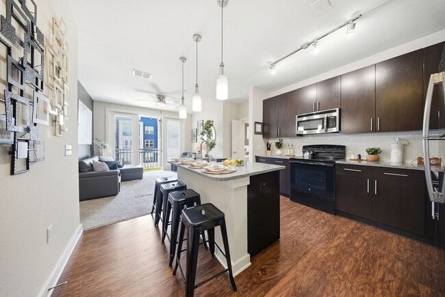 Building Photo - 1702 W Cleveland St