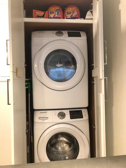 Washer and Dryer - 4459 Centinela S Ave
