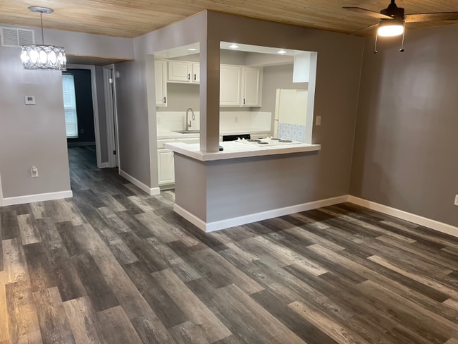 Building Photo - 300 Bayou Blvd