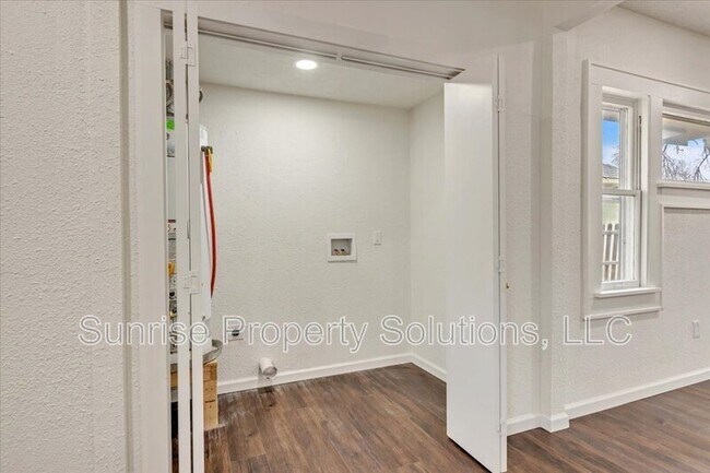 Building Photo - 1704 NW 32nd St