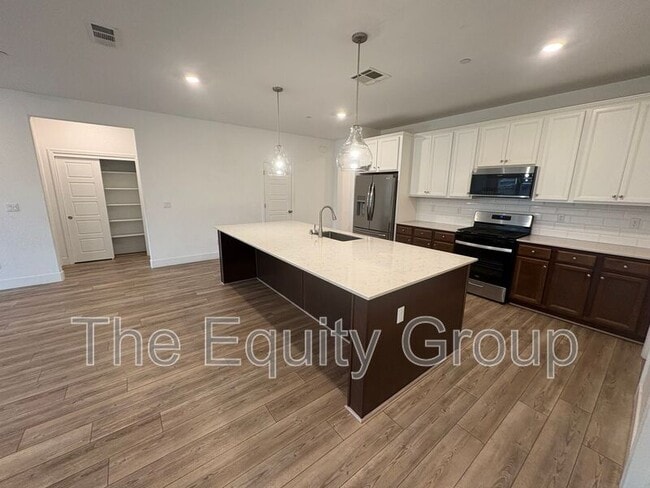 Building Photo - 217 E Tyler Ct