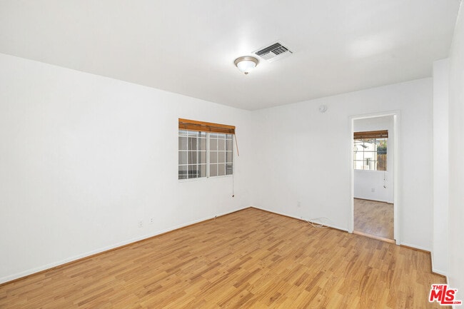 Building Photo - 312 S Maple Dr