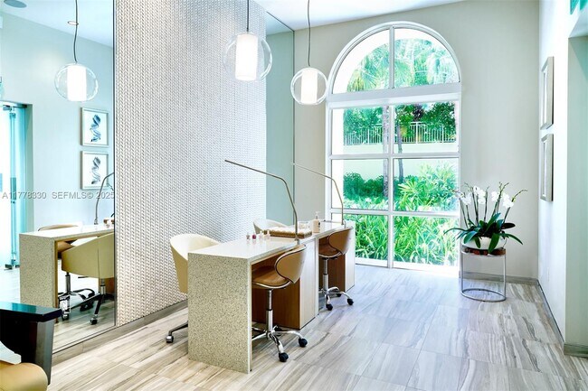 Building Photo - 747 Crandon Blvd