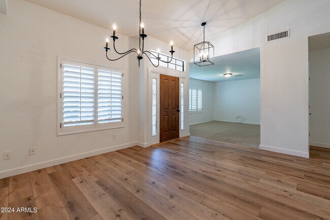 Building Photo - 1449 W Antiqua Dr