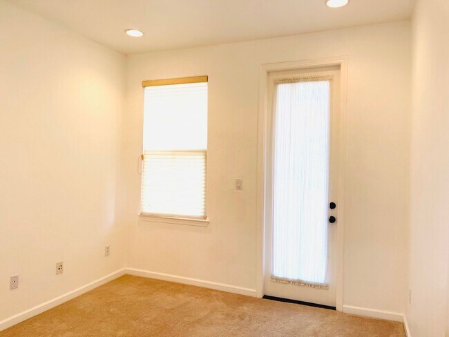 Building Photo - 4285 Bromley Ct