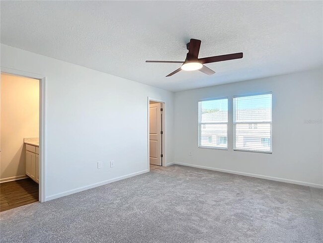 Building Photo - 4950 SW 81st Lp