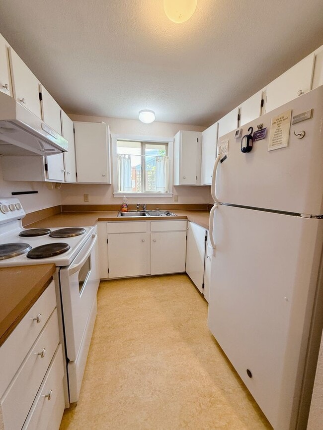 Building Photo - Charming Roosevelt Neighborhood House! - 2...