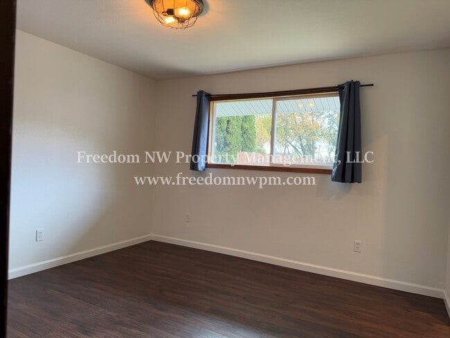 Building Photo - 450 WA-505