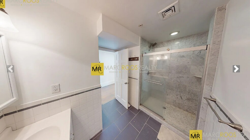 Building Photo - 1402 Beacon St