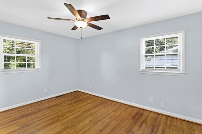 Building Photo - 4-Bed, 2-Bath Home with Fenced Yard in Win...