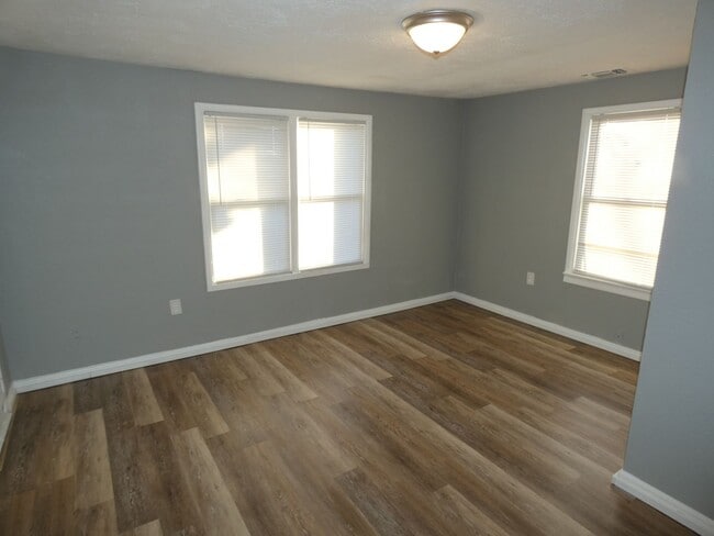 Building Photo - 3 bedroom, 1 bath