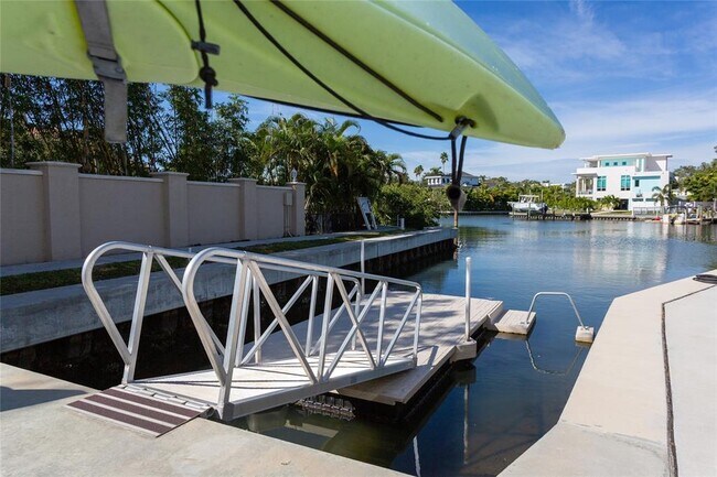 Building Photo - 1709 N Tamiami Trl