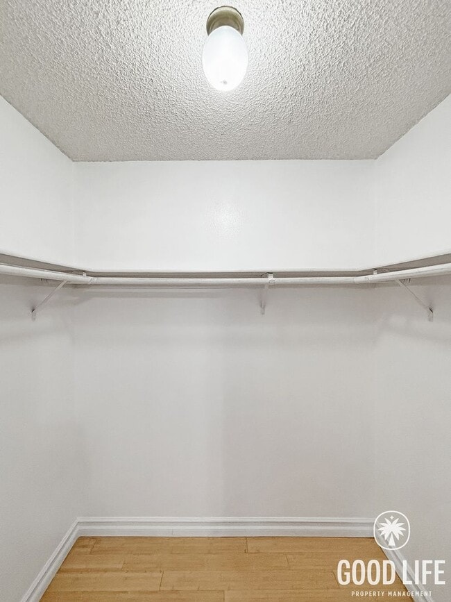 Building Photo - Spacious 3B/2.5BA Multi-Level Home in Redwood Village with Attached Garage, Private Patio & Commu...