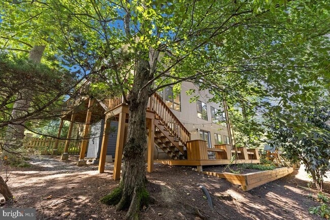 Building Photo - 9411 Fernwood Rd