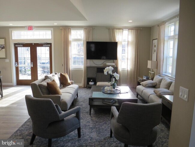 Building Photo - 1710 Featherstone Rd