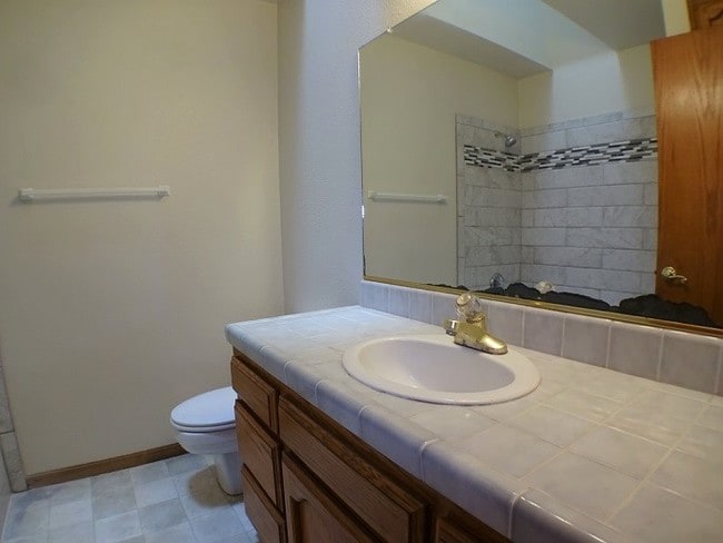 Building Photo - 1609 W 8th Ave