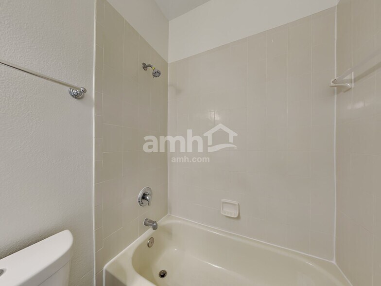 Building Photo - 1703 Boggy Oak Ln