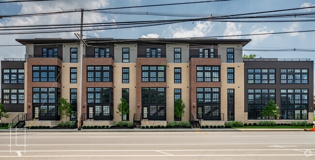 Building Photo - 4th Crossing