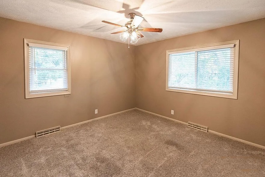 Building Photo - 2535 Saint Thomas Dr