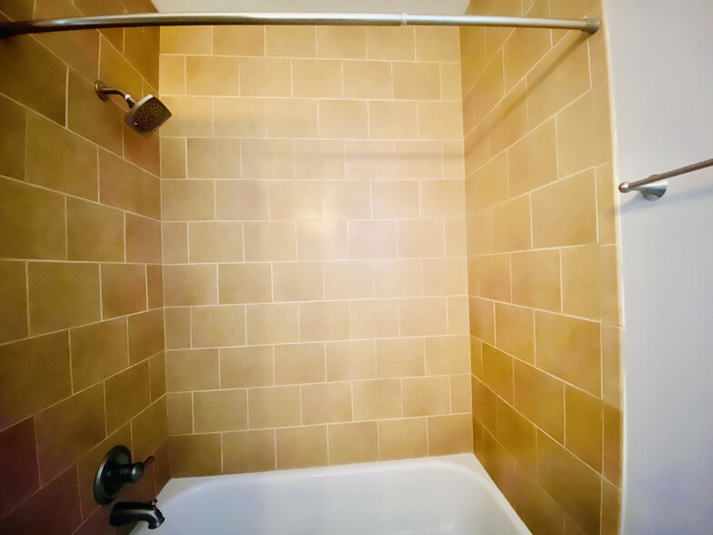 Shower in second bathroom - 1630 Monument Ave