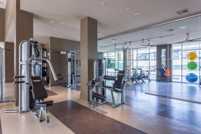 Building Photo - 2910 E 17th St