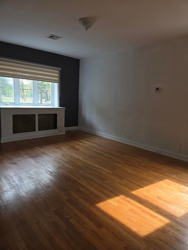 Building Photo - 225 79th St