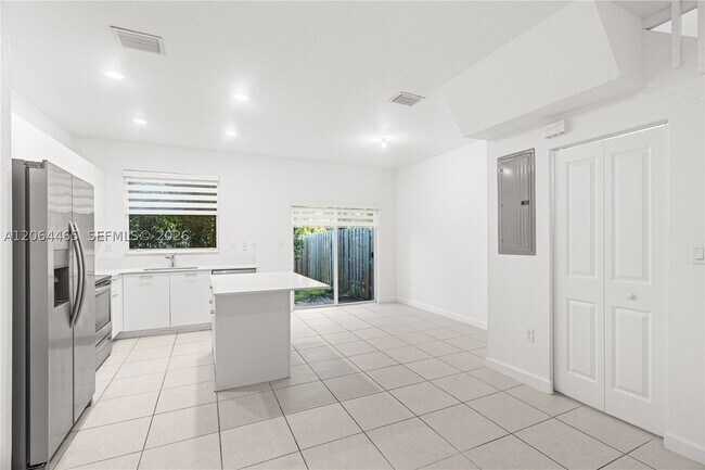 Building Photo - 12121 NW 23rd Ave