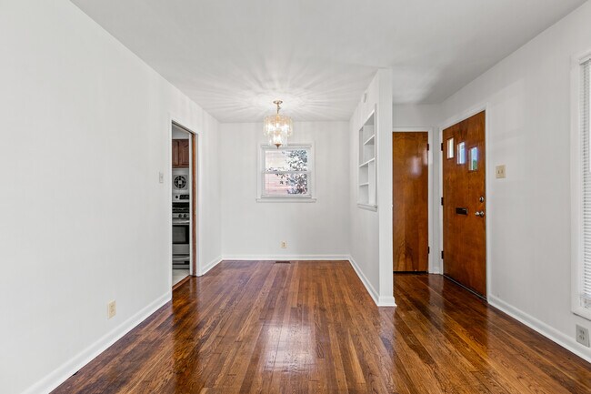 Building Photo - 2057 Heather Way