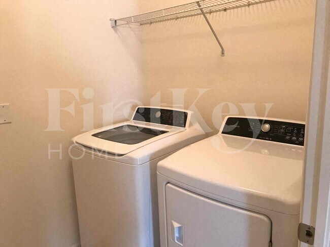 Building Photo - 620 SE 1st Pl