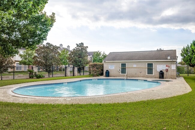 Building Photo - 2910 Grants Lake Blvd