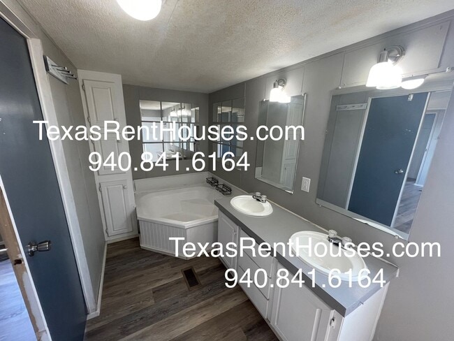 Building Photo - Charming 3-Bedroom Home on 5 Acres – Peace...