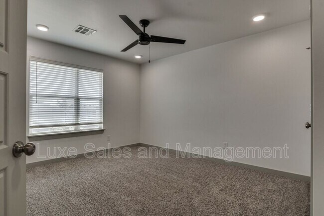 Building Photo - 7907 NW 135th Terrace