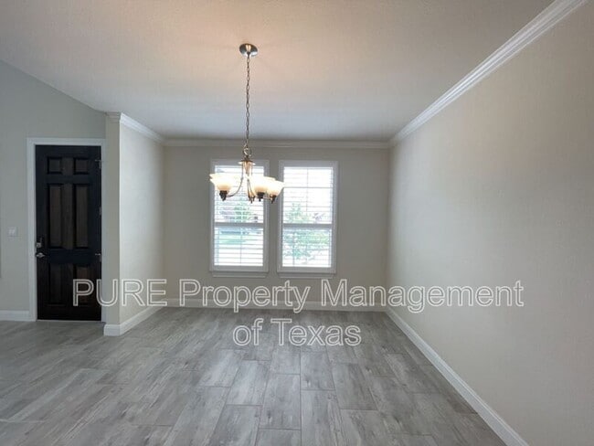 Building Photo - 716 Expedition Way